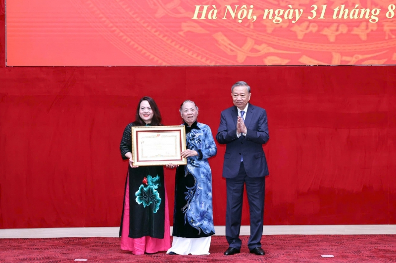 Truy tặng danh hiệu Anh hùng Lực lượng vũ trang nhân dân cho cố Bộ trưởng Bùi Thiện Ngộ