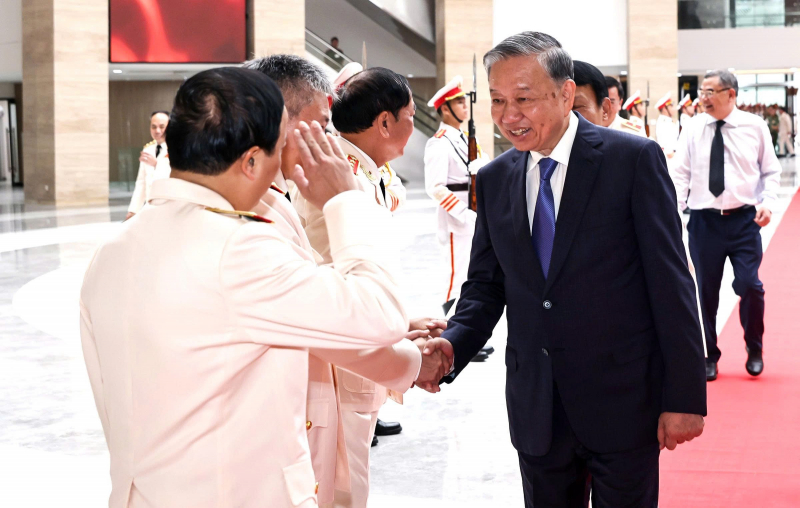 Trang trọng Lễ truy tặng danh hiệu Anh hùng Lực lượng vũ trang nhân dân cho cố Bộ trưởng Bùi Thiện Ngộ -1