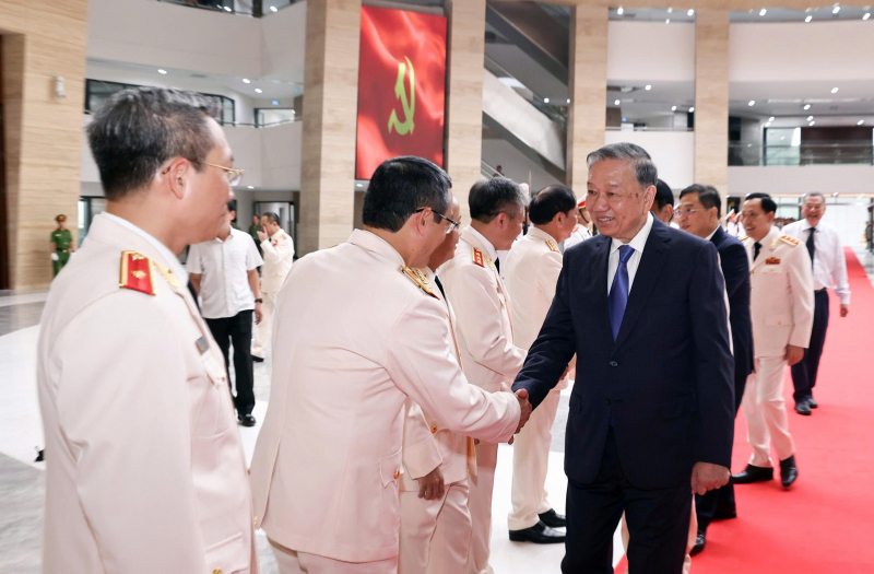 Trang trọng Lễ truy tặng danh hiệu Anh hùng Lực lượng vũ trang nhân dân cho cố Bộ trưởng Bùi Thiện Ngộ -2
