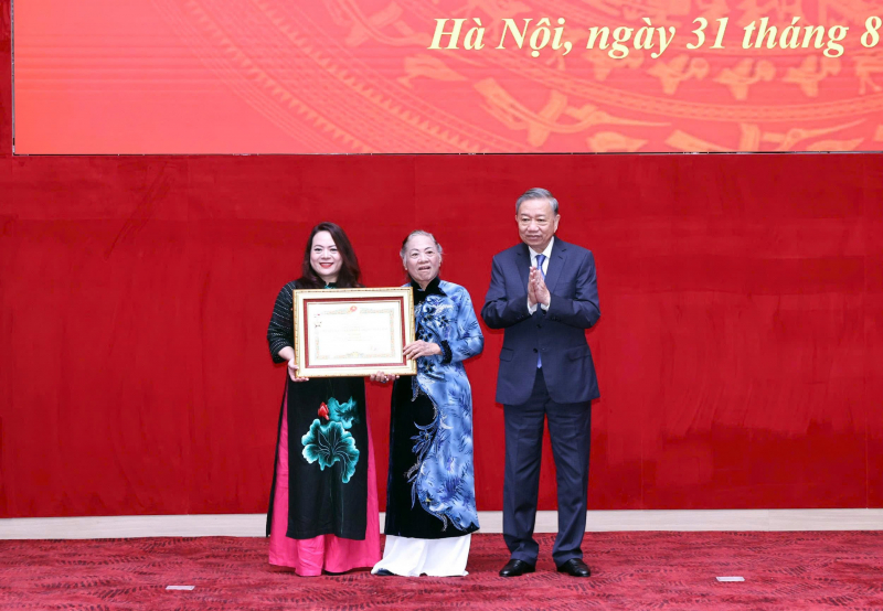 Trang trọng Lễ truy tặng danh hiệu Anh hùng Lực lượng vũ trang nhân dân cho cố Bộ trưởng Bùi Thiện Ngộ -1