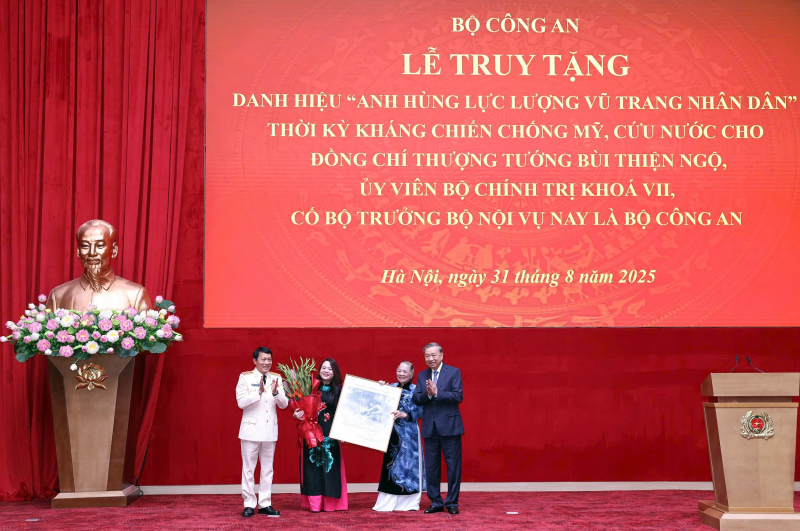 Trang trọng Lễ truy tặng danh hiệu Anh hùng Lực lượng vũ trang nhân dân cho cố Bộ trưởng Bùi Thiện Ngộ -0
