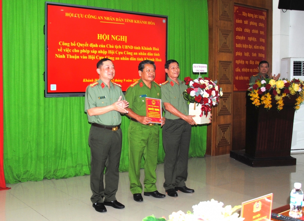 Hội Cựu CAND tỉnh Khánh Hòa công bố bộ máy tổ chức và công tác nhân sự