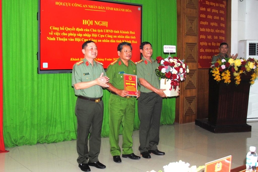 Hội Cựu CAND tỉnh Khánh Hòa công bố bộ máy tổ chức và công tác nhân sự