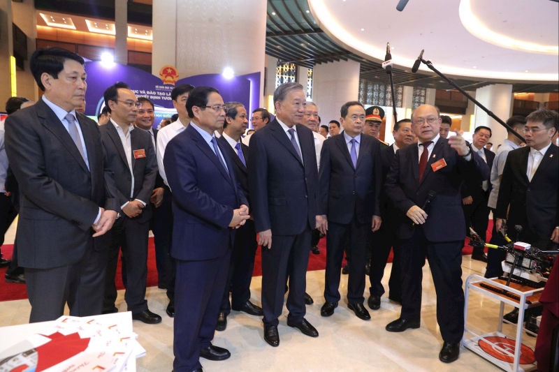 Tổng Bí thư Tô Lâm dự, chỉ đạo Hội nghị toàn quốc quán triệt 4 Nghị quyết quan trọng của Bộ Chính trị -1