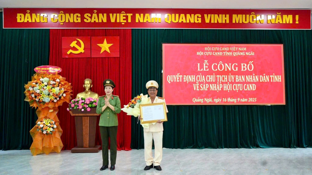 Công bố quyết định sáp nhập Hội Cựu CAND tỉnh Quảng Ngãi