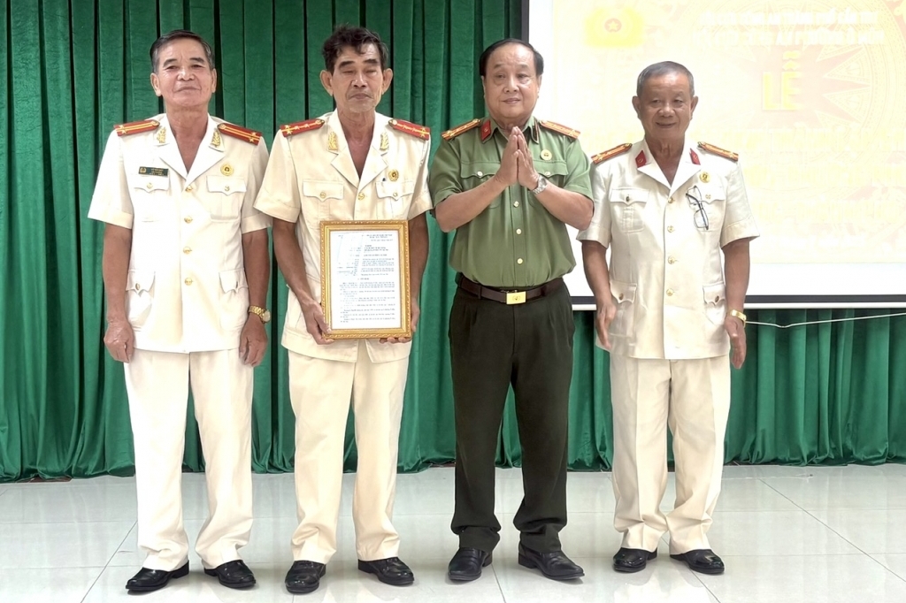 Cần Thơ: Công bố quyết định thành lập 3 Chi hội Cựu CAND phường sau sáp nhập