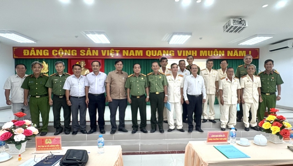 Cần Thơ: Công bố quyết định thành lập 3 Chi hội CAND phường