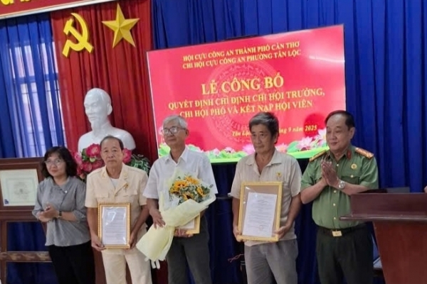 Cần Thơ: Công bố quyết định chỉ định Chi hội trưởng Hội Cựu CAND phường Tân Lộc