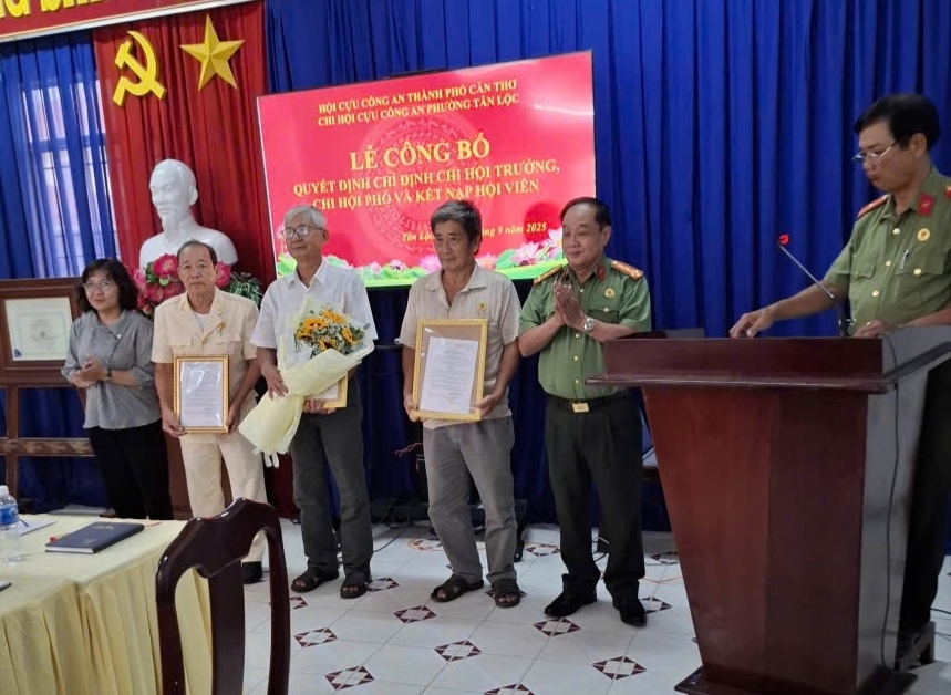 Cần Thơ: Công bố quyết định chỉ định Chi hội trưởng Hội Cựu CAND phường Tân Lộc