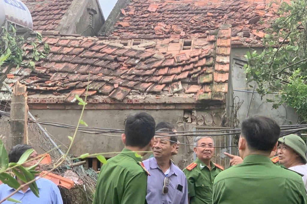 Hội Cựu CAND tỉnh Ninh Bình thăm hỏi hội viên bị ảnh hưởng bởi bão số 10