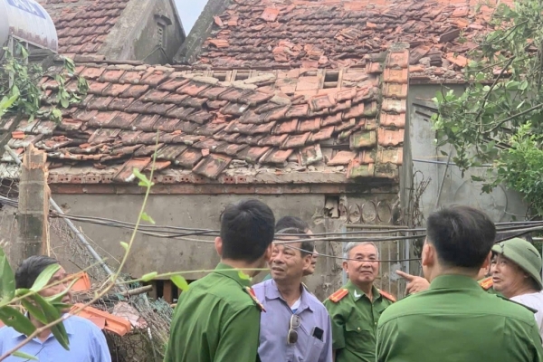 Hội Cựu CAND tỉnh Ninh Bình thăm hỏi hội viên bị ảnh hưởng bởi bão số 10