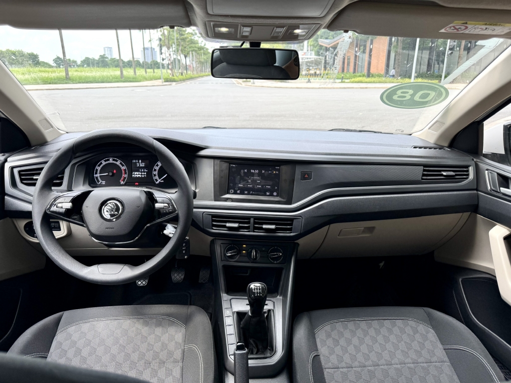 Đánh giá Skoda Slavia Active: Xe số sàn nhàn như xe số tự động