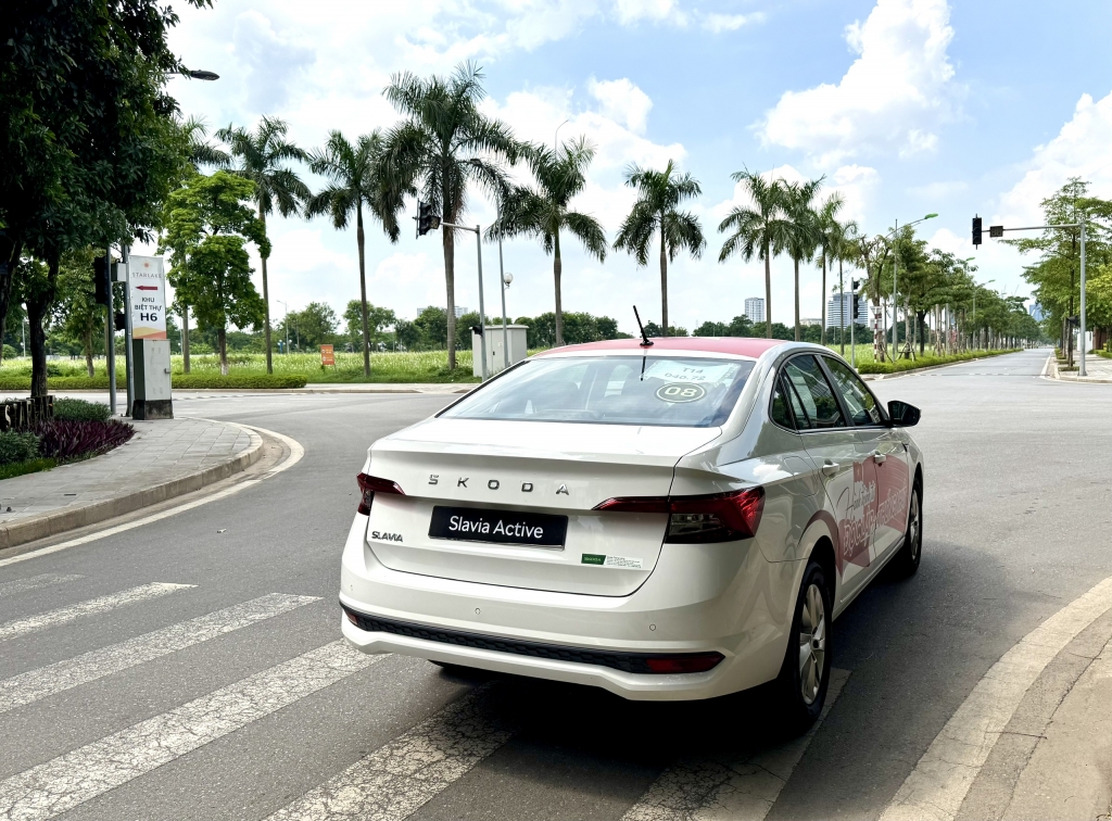 Đánh giá Skoda Slavia Active: Xe số sàn nhàn như xe số tự động
