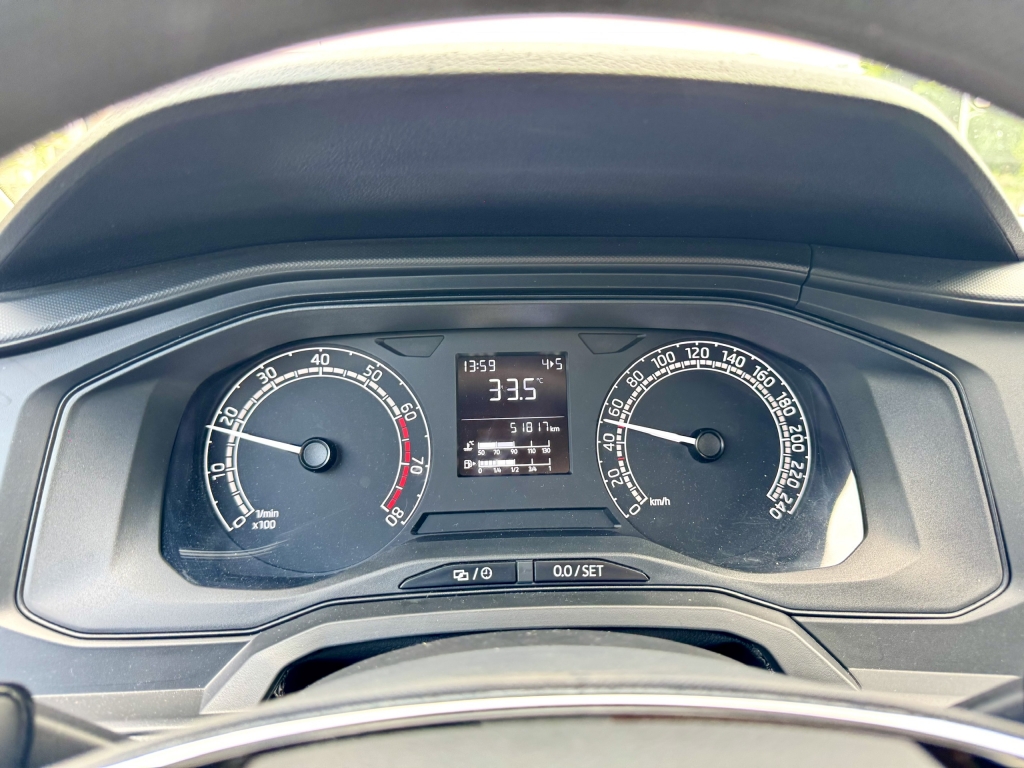 Đánh giá Skoda Slavia Active: Xe số sàn nhàn như xe số tự động