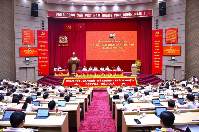 Đại hội đại biểu Đảng bộ Công an Trung ương lần thứ VIII thảo luận tại hội trường