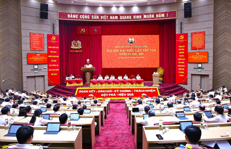 Đại hội đại biểu Đảng bộ Công an Trung ương lần thứ VIII thảo luận tại hội trường -0