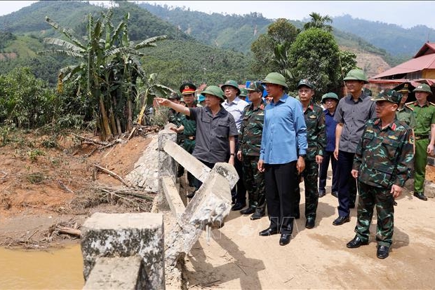 Phó Thủ tướng Trần Hồng Hà kiểm tra công tác ứng phó bão số 11 tại tỉnh Lào Cai