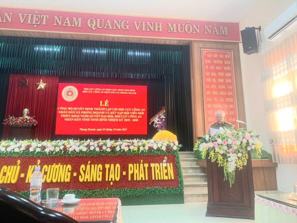 Ninh Bình: Công bố quyết định thành lập Chi hội và kết nạp hội viên Cựu CAND xã Phong Doanh