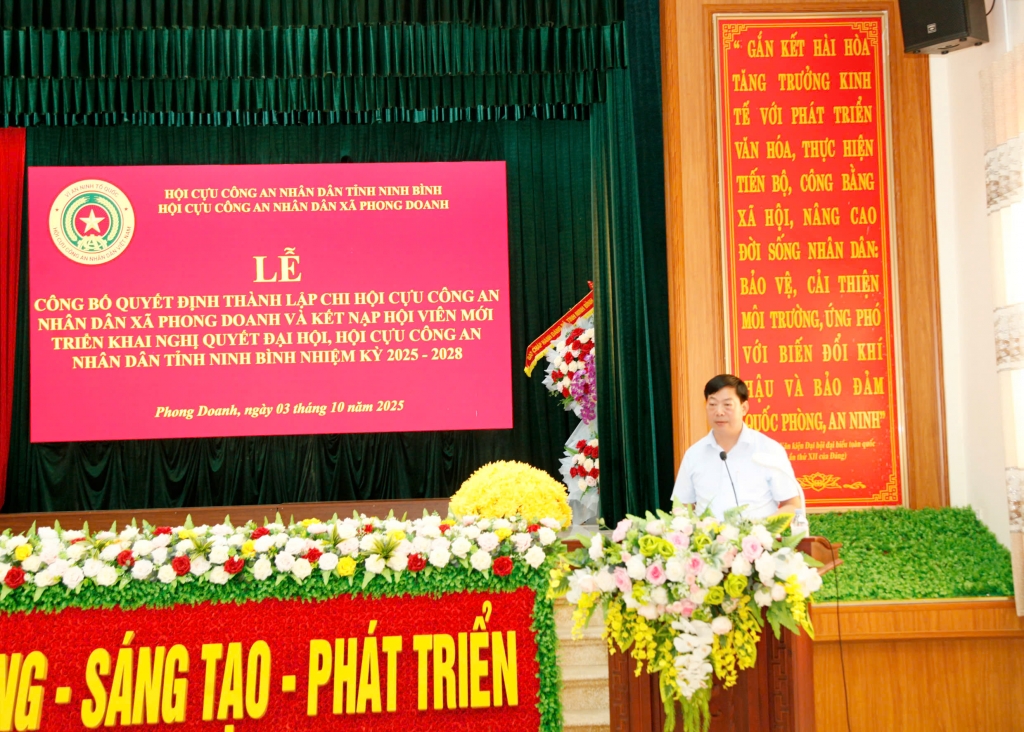 Ninh Bình: Công bố quyết định thành lập Chi hội và kết nạp hội viên Cựu CAND xã Phong Doanh