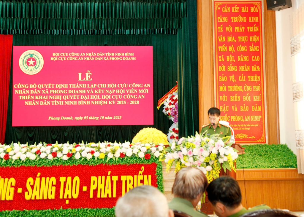 Ninh Bình: Công bố quyết định thành lập Chi hội và kết nạp hội viên Cựu CAND xã Phong Doanh