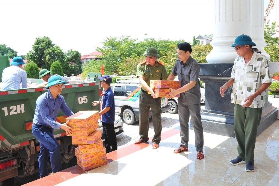 Hội Cựu CAND tỉnh Lạng Sơn chung tay khắc phục hậu quả của cơn bão số 11