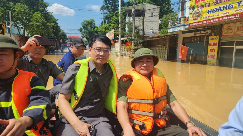 Hội Cựu CAND tỉnh Lạng Sơn chung tay khắc phục hậu quả của cơn bão số 11