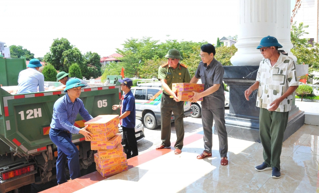 Hội Cựu CAND tỉnh Lạng Sơn chung tay khắc phục hậu quả của cơn bão số 11
