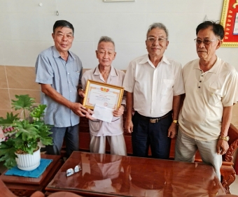 Cần Thơ: Chi hội Cựu CAND phường Cái Khế trao quà mừng thọ hội viên cao tuổi