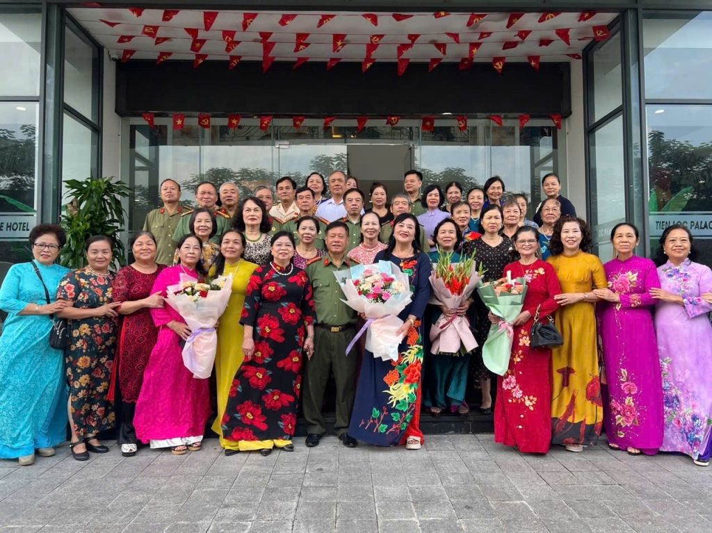 Ninh Bình: Chi hội Cựu CAND phường Phủ Lý gặp mặt nữ hội viên nhân Ngày 20/10