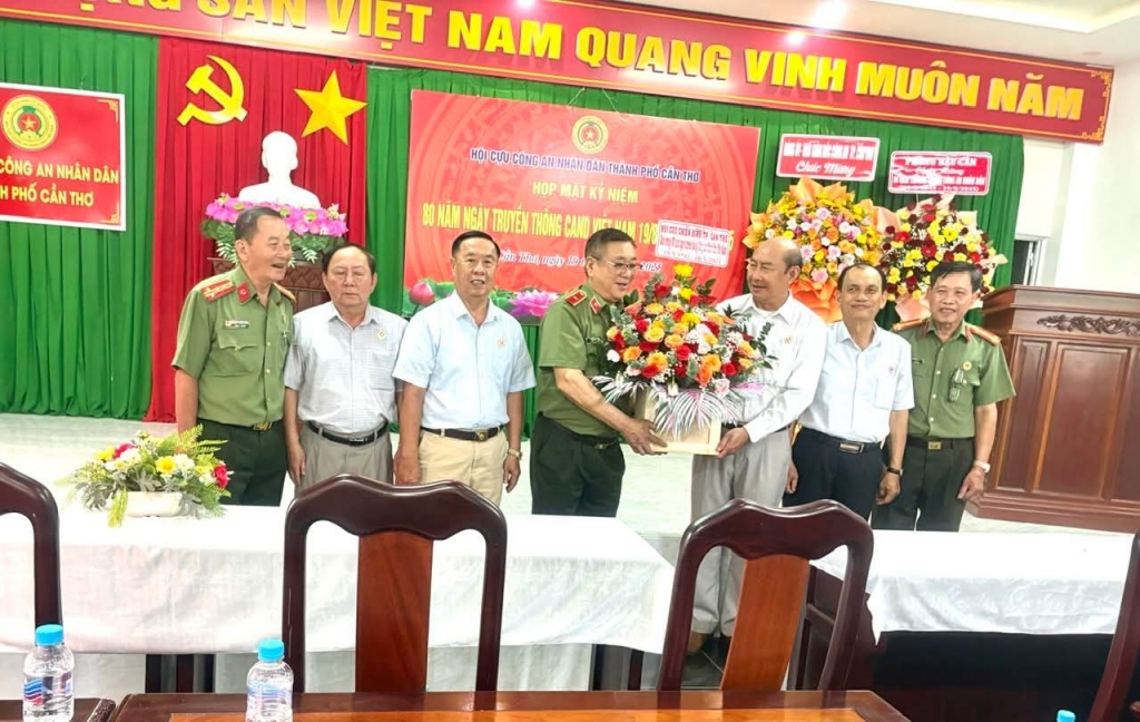 Các Chi hội Cựu CAND TP Cần Thơ tiếp tục thực hiện chương trình phối hợp với Hội Cựu Chiến binh cùng cấp