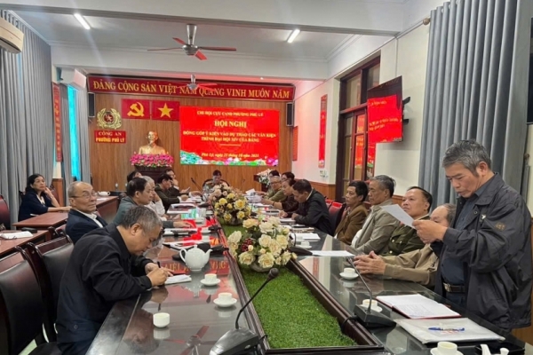 Ninh Bình: Chi hội Cựu CAND phường Phủ Lý đóng góp ý kiến vào dự thảo Văn kiện trình Đại hội Đảng lần thứ XlV