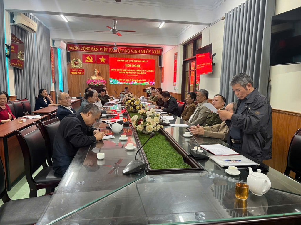 Ninh Bình: Chi hội Cựu CAND phường Phủ Lý đóng góp ý kiến vào dự thảo Văn kiện trình Đại hội Đảng lần thứ XlV