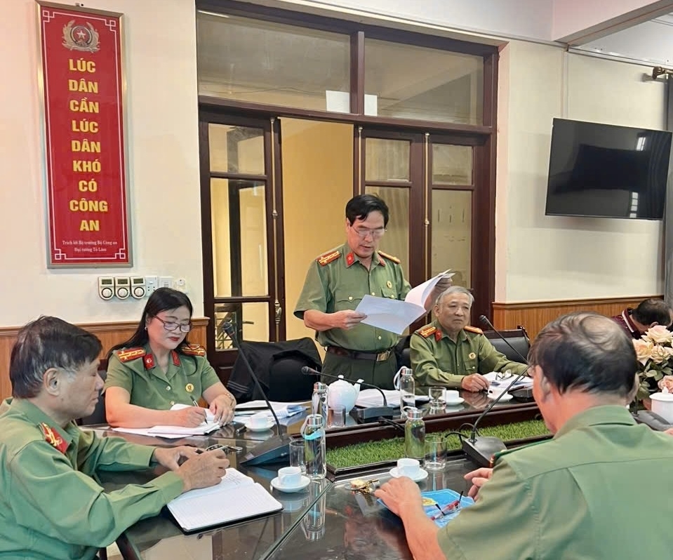 Ninh Bình: Chi hội Cựu CAND phường Phủ Lý đóng góp ý kiến vào dự thảo Văn kiện trình Đại hội Đảng lần thứ XlV