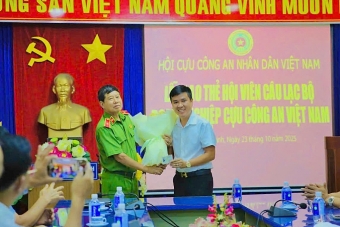 Câu lạc bộ Doanh nghiệp Cựu CAND Việt Nam tổ chức trao thẻ hội viên