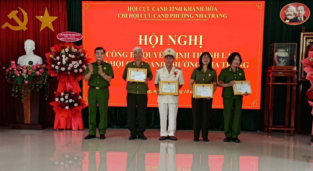 Khánh Hòa: Công bố quyết định thành lập Chi hội Cựu CAND phường Nha Trang Khánh Hòa: Công bố quyết định thành lập Chi hội Cựu CAND phường Nha Trang