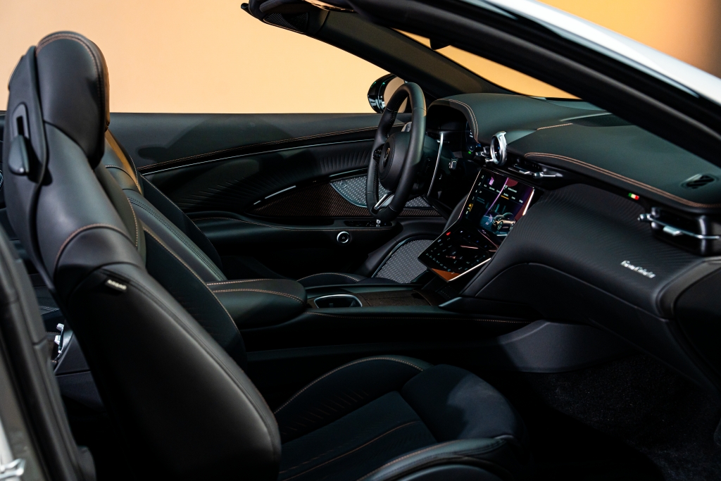 Maserati Việt Nam giới thiệu bộ đôi Grecale Folgore và GranCabrio Folgore