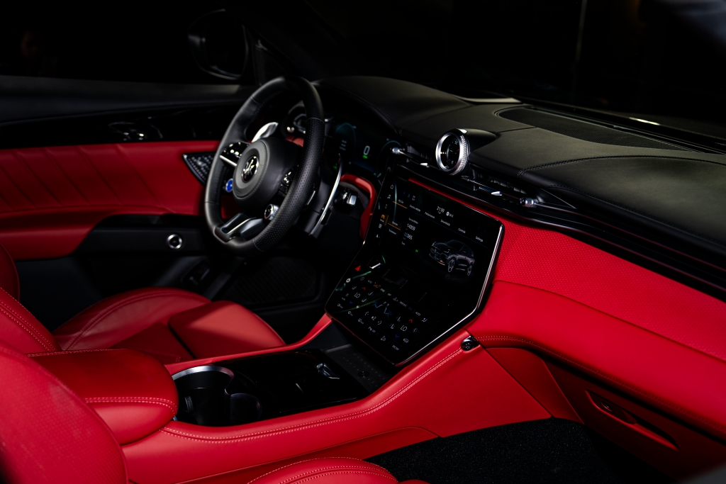 Maserati Việt Nam giới thiệu bộ đôi Grecale Folgore và GranCabrio Folgore