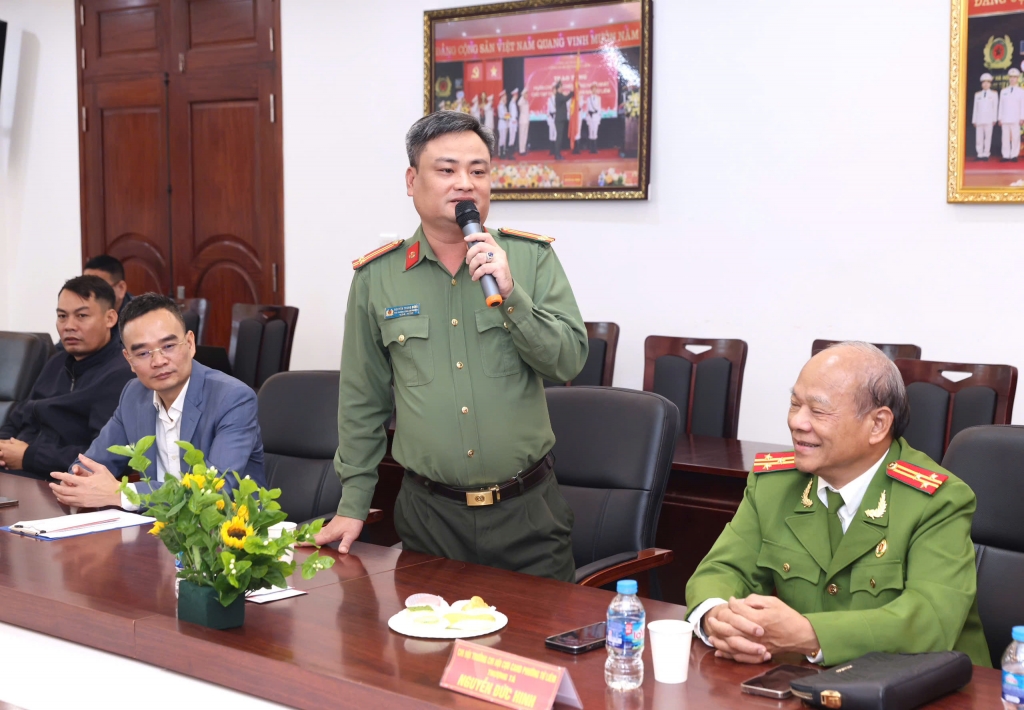 Câu lạc bộ Doanh nghiệp Cựu CAND Việt Nam trao thẻ cho hội viên mới