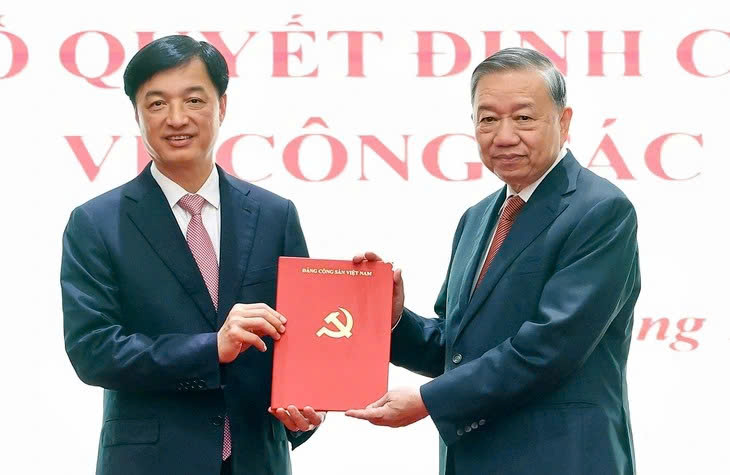 z7186973666388_7c822ef3eea0450d3f7063c22236a815.jpg -0