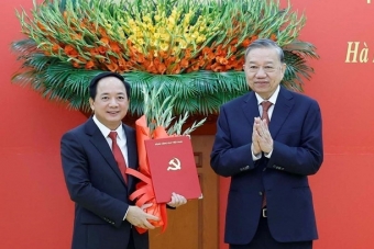 Công bố Quyết định của Bộ Chính trị về công tác cán bộ