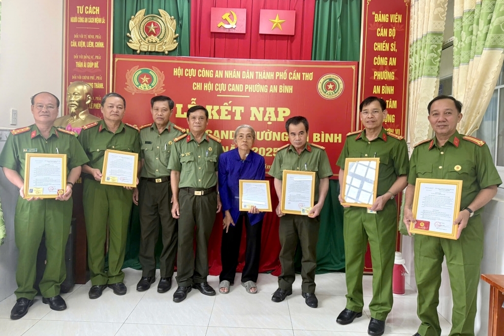 Cần Thơ: Chi hội Cựu CAND phường An Bình tổ chức lễ kết nạp hội viên mới