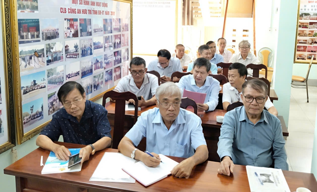 Thường trực Hội Cựu CAND TP.HCM cụm 2 tổ chức thảo luận 7 dự thảo văn bản của Hội Cựu CAND TP.HCM