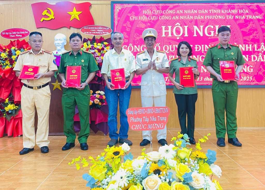 Khánh Hòa: Công bố quyết định thành lập Chi hội Cựu CAND phường Tây Nha Trang