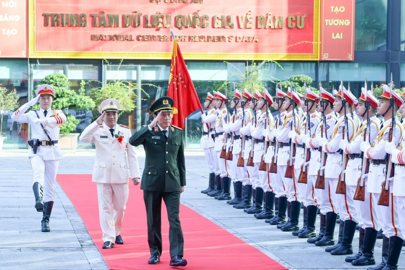 Bộ trưởng Lương Tam Quang dự Lễ kỷ niệm 80 năm Ngày truyền thống lực lượng Viễn thông và cơ yếu CAND
