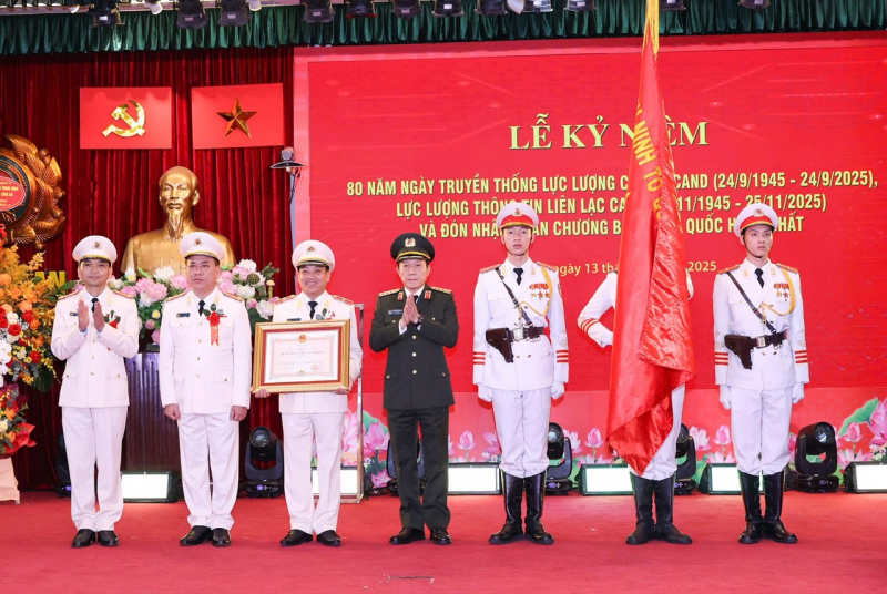 Kỷ niệm 80 năm Ngày truyền thống lực lượng viễn thông và cơ yếu CAND và đón nhận Huân chương Bảo vệ Tổ quốc hạng Nhất -0