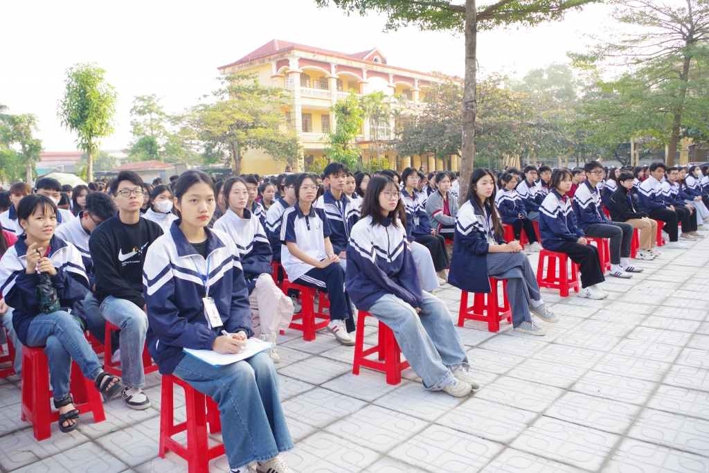 Tuyên truyền kiến thức pháp luật về PCCC và CNCH cho học sinh Trường THPT B Phủ Lý Tuyên truyền kiến thức pháp luật về PCCC và CNCH cho học sinh Trường THPT B Phủ Lý