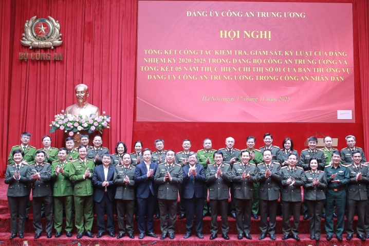 Xây dựng cán bộ kiểm tra các cấp trong CAND “trong sáng như gương, sắc bén như gươm”