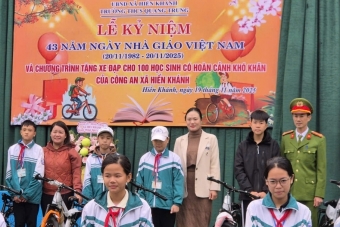 Ninh Bình: Công an xã Hiển Khánh trao tặng 100 chiếc xe đạp cho học sinh có hoàn cảnh khó khăn