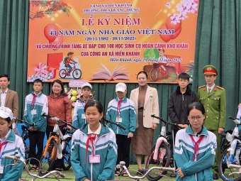 Ninh Bình: Công an xã Hiển Khánh trao tặng 100 chiếc xe đạp cho học sinh có hoàn cảnh khó khăn