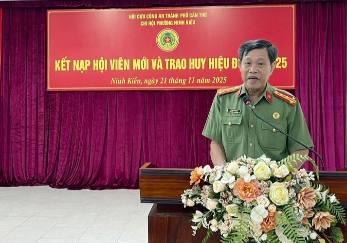Cần Thơ: Chi hội Cựu CAND phường Ninh Kiều kết nạp hội viên mới